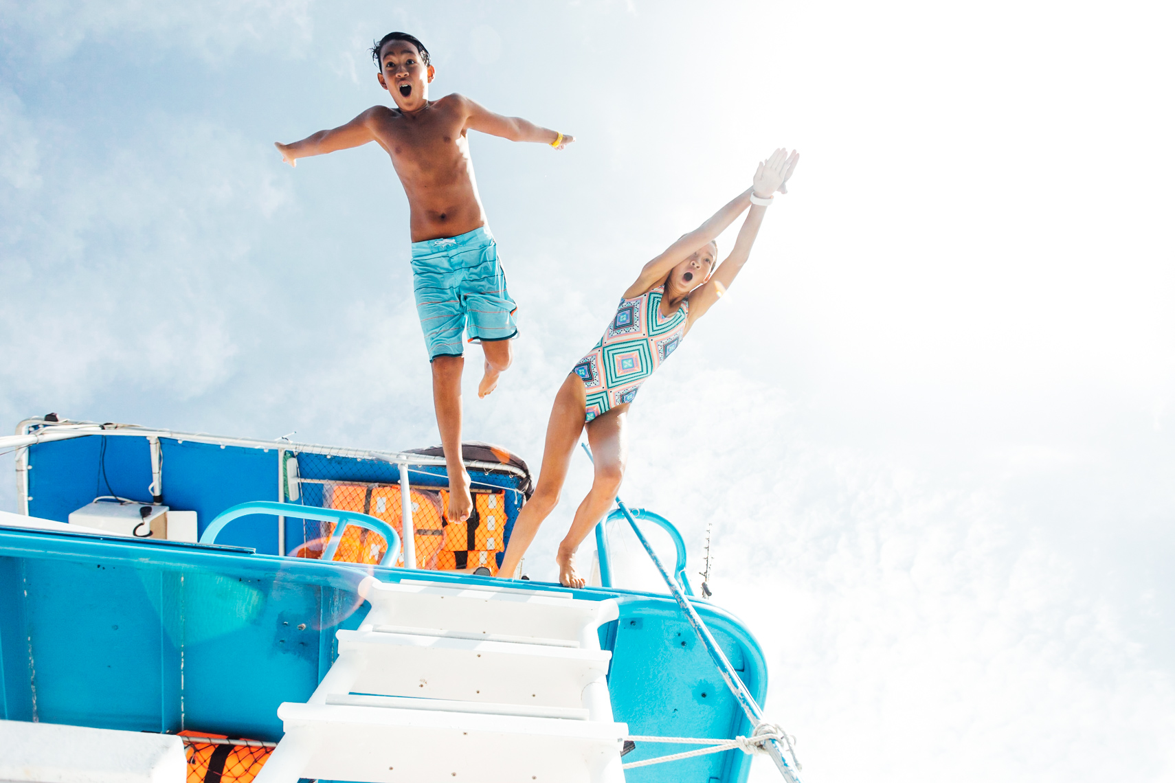 RCI_Cozumel_Coulmbia_Reef_Jumping_Family_01_00376ComeSeek